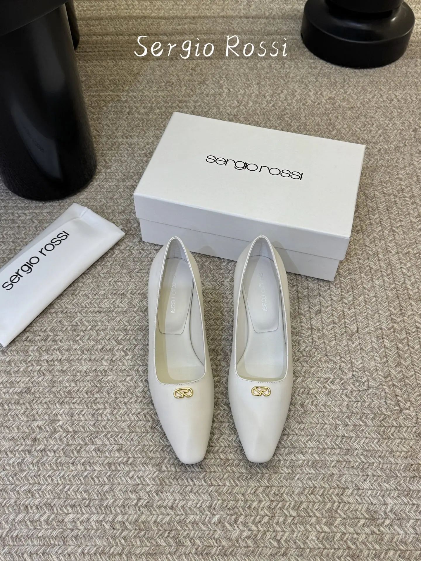 two hundred and ninety
Sergio Rossi's 26 Spring/Summer New Products Cat Heel High Heel Single