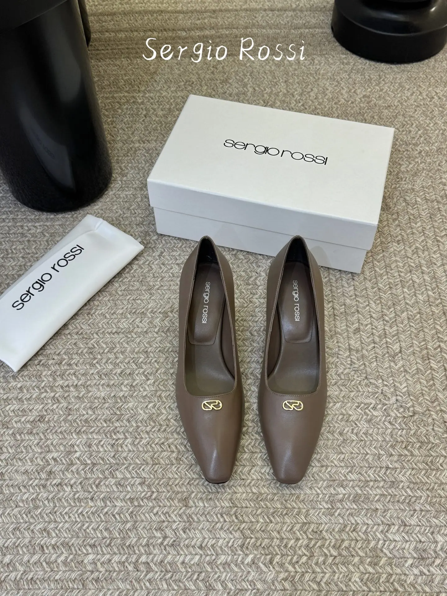 two hundred and ninety
Sergio Rossi's 26 Spring/Summer New Products Cat Heel High Heel Single