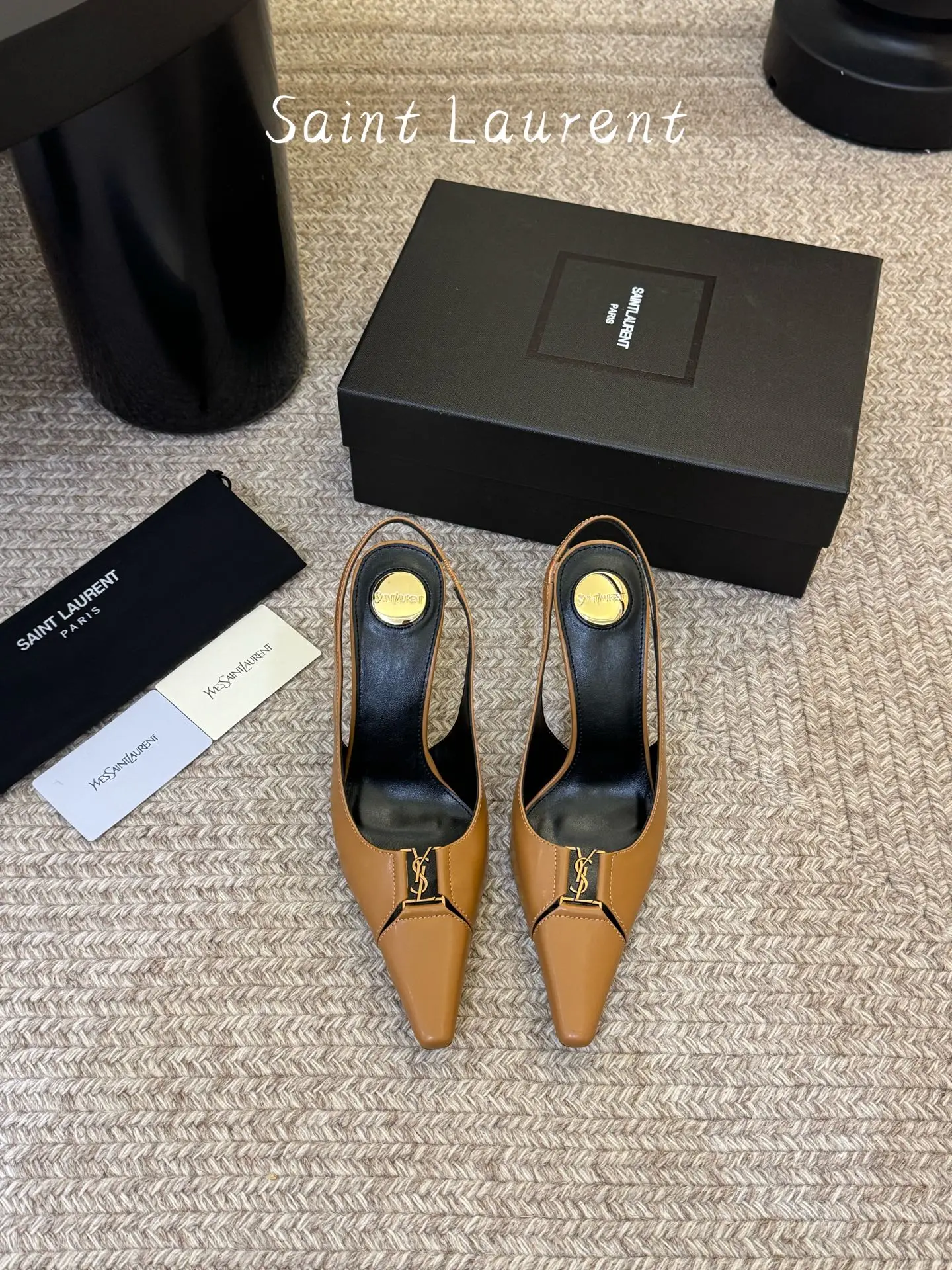 three hundred
Saint Laurent 26ss YSL pointed back
