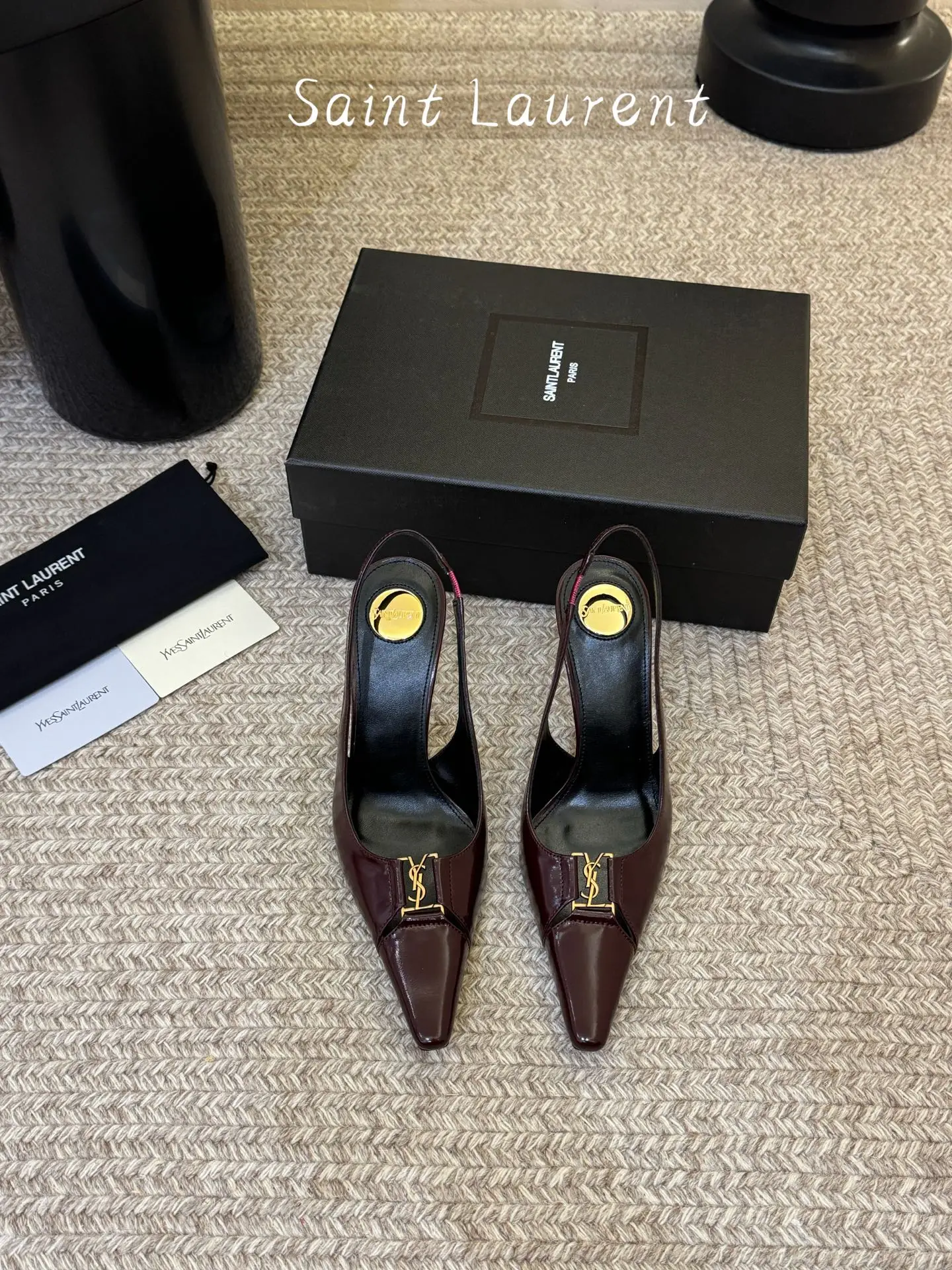 three hundred
Saint Laurent 26ss YSL pointed back