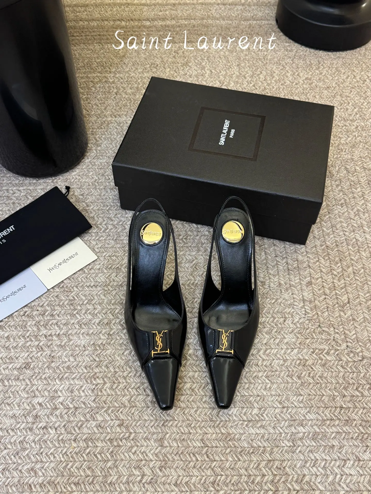 three hundred
Saint Laurent 26ss YSL pointed back