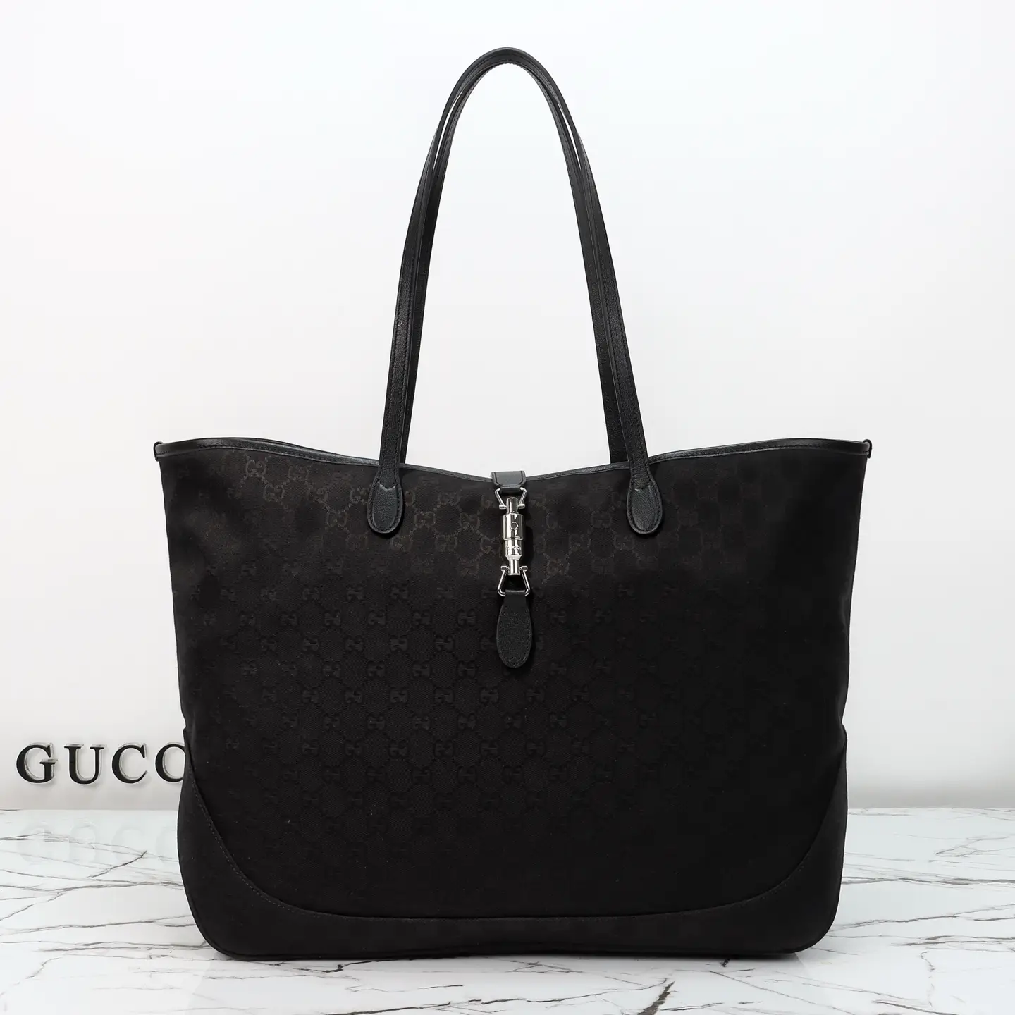 Gucci， Original leather, model number 867014 gram cloth