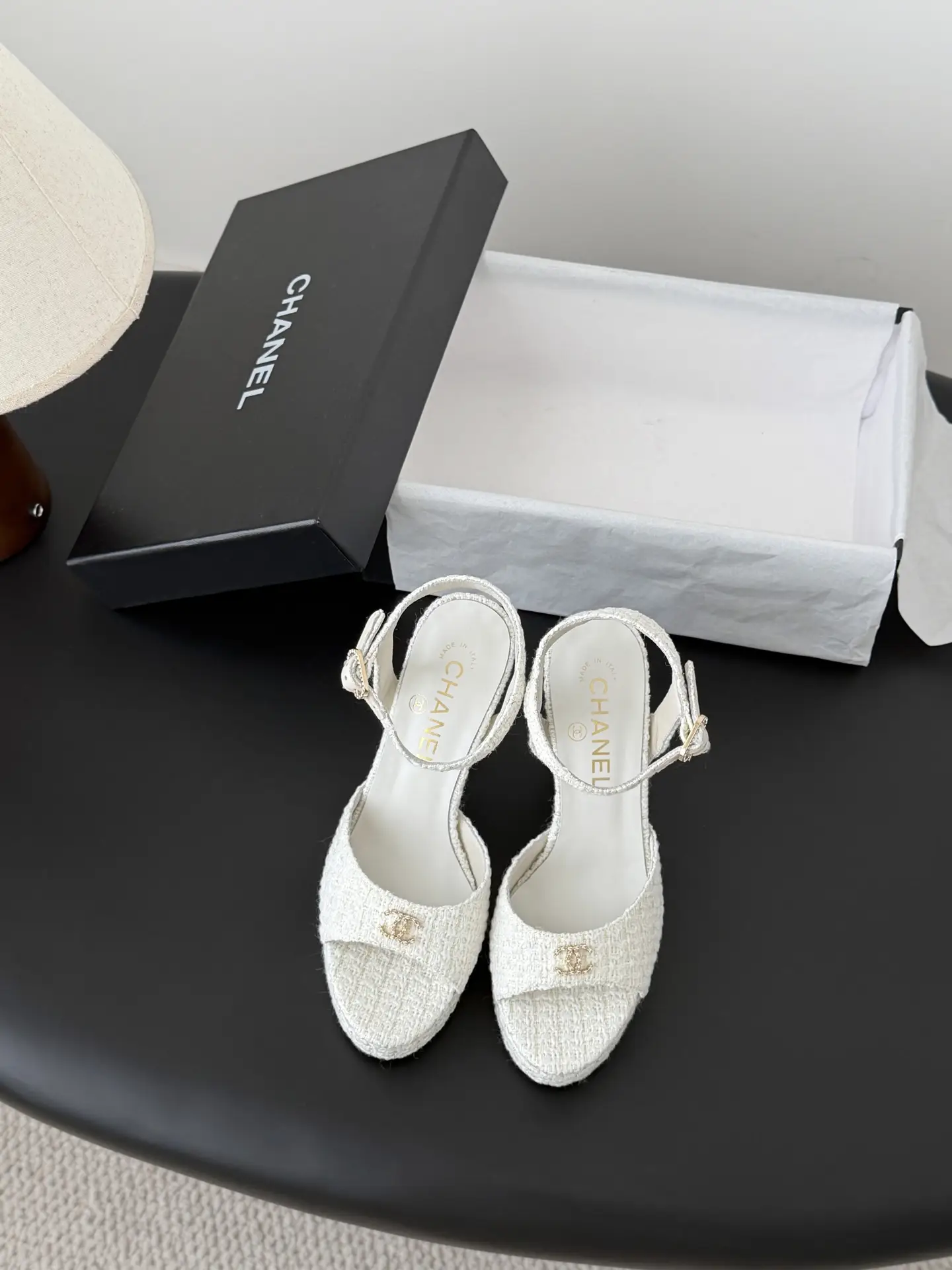 Chanel 26P Fashion Show Thick Bottom Waterproof Platform Mary Jane Single Shoe
Waterproof platform 2.5cm