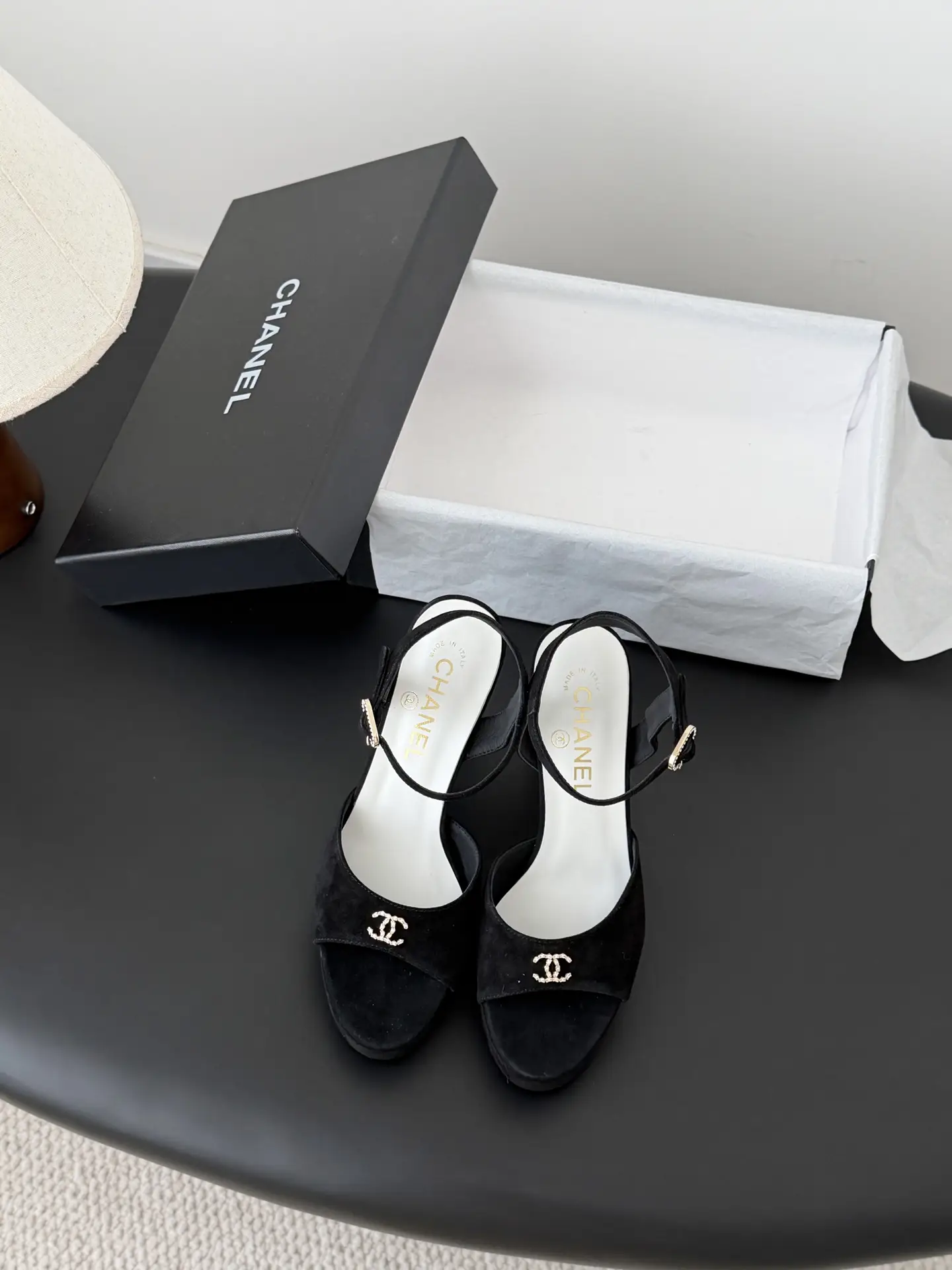 Chanel 26P Fashion Show Thick Bottom Waterproof Platform Mary Jane Single Shoe
Waterproof platform 2.5cm