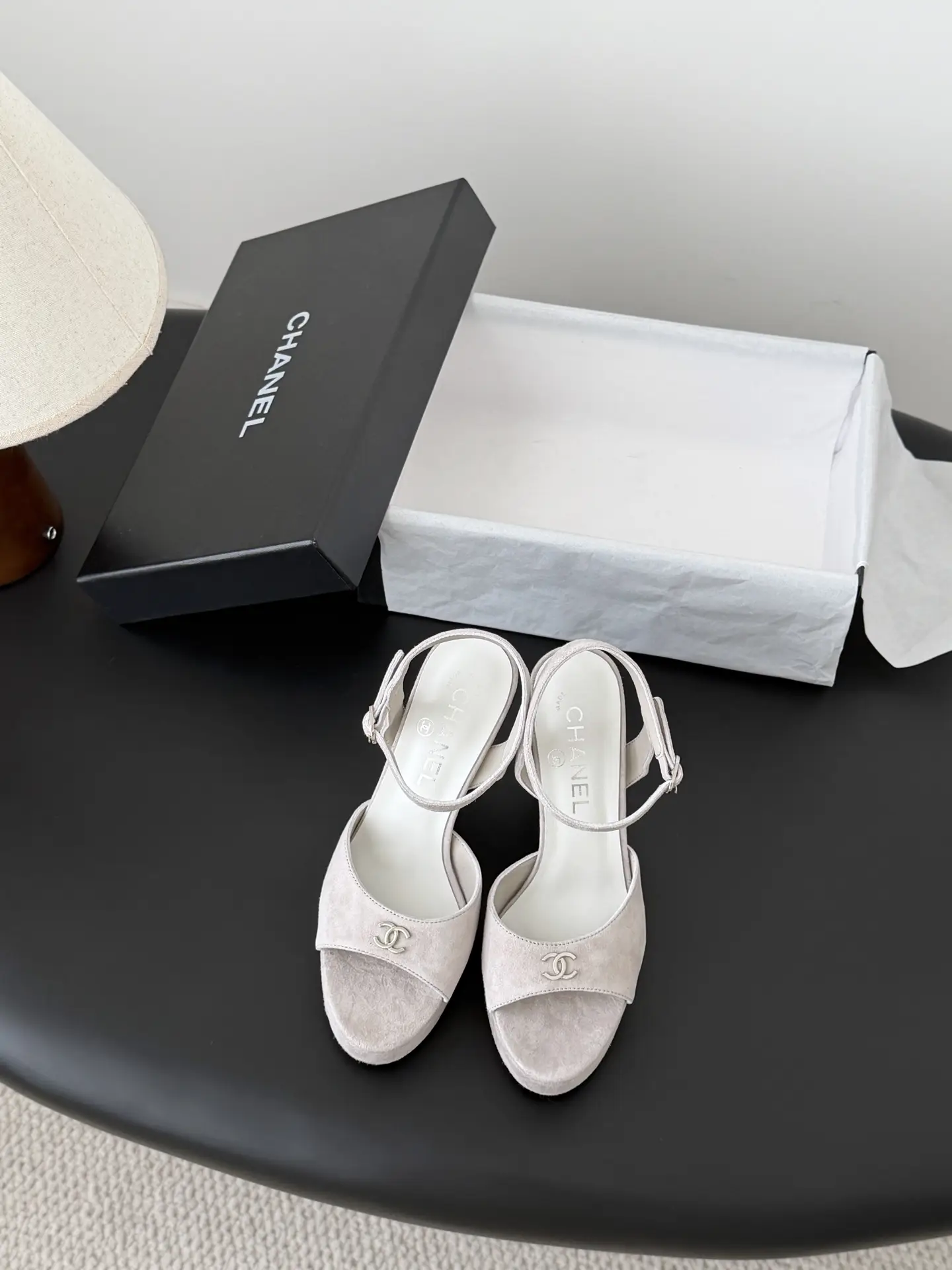 Chanel 26P Fashion Show Thick Bottom Waterproof Platform Mary Jane Single Shoe
Waterproof platform 2.5cm