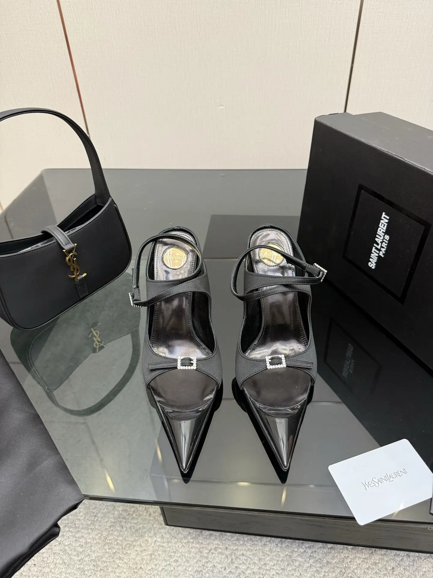 two hundred and ninety
Top Quality Saint Laurent Saint Laurent Lee