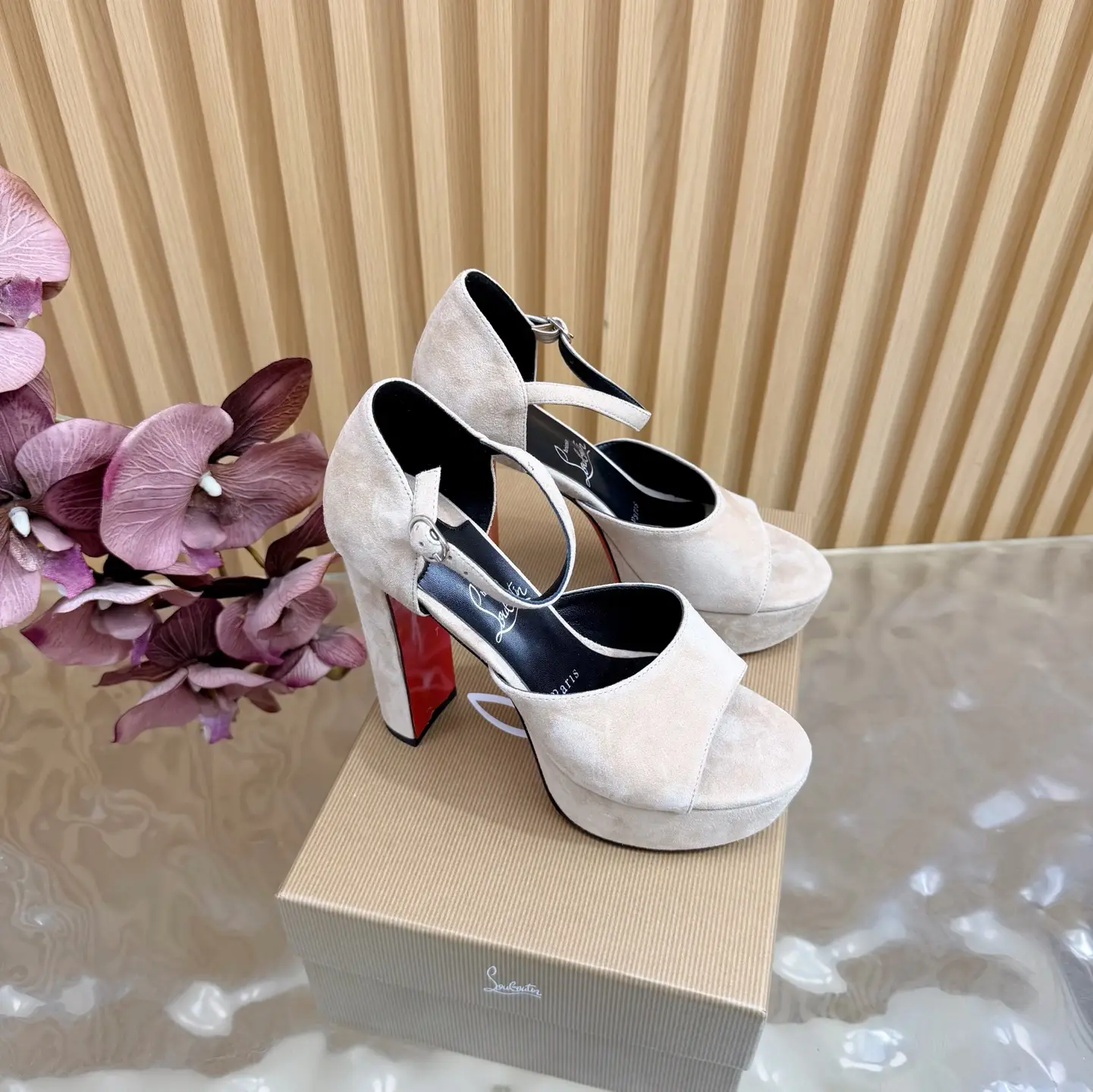 2026 Spring/Summer New Fashion Show Waterproof Platform High Heel Sandals
CL red background forever
——