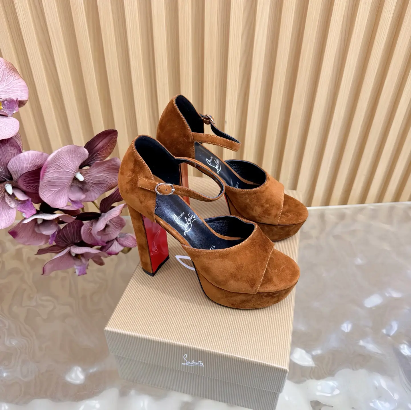 2026 Spring/Summer New Fashion Show Waterproof Platform High Heel Sandals
CL red background forever
——