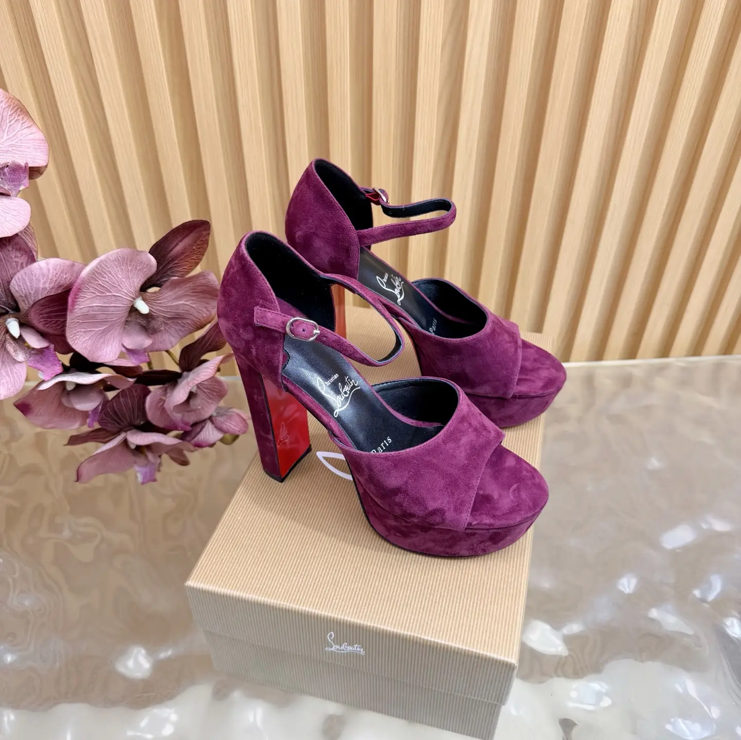 2026 Spring/Summer New Fashion Show Waterproof Platform High Heel Sandals
CL red background forever
——