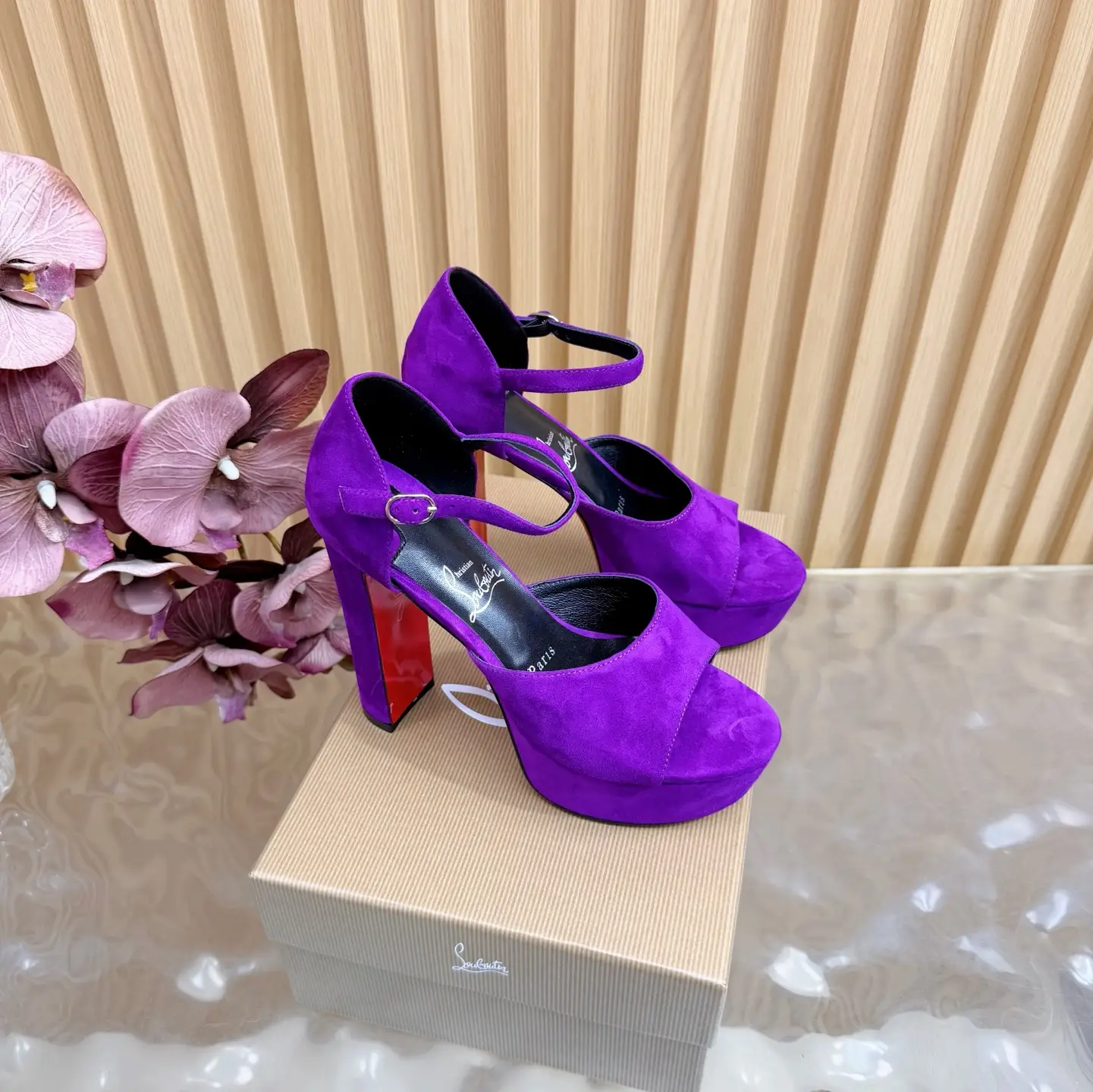 2026 Spring/Summer New Fashion Show Waterproof Platform High Heel Sandals
CL red background forever
——
