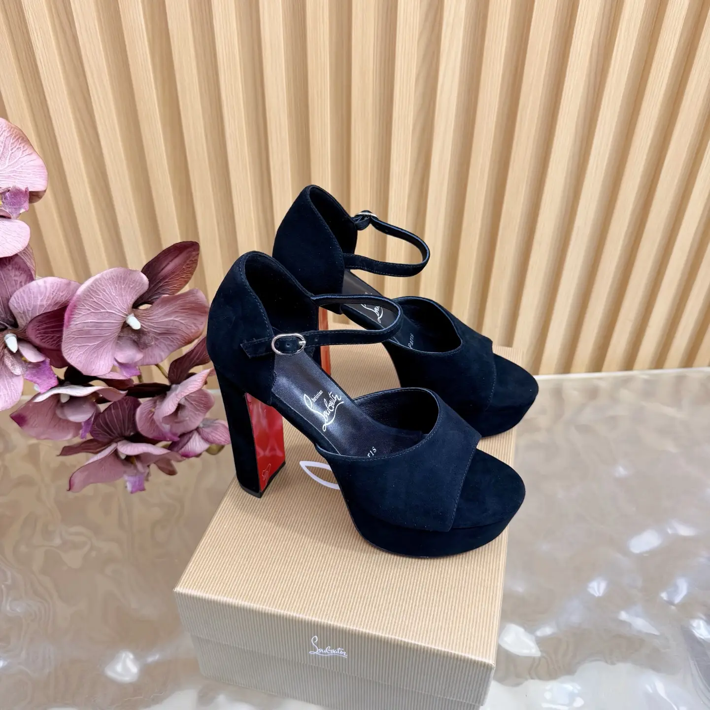 2026 Spring/Summer New Fashion Show Waterproof Platform High Heel Sandals
CL red background forever
——