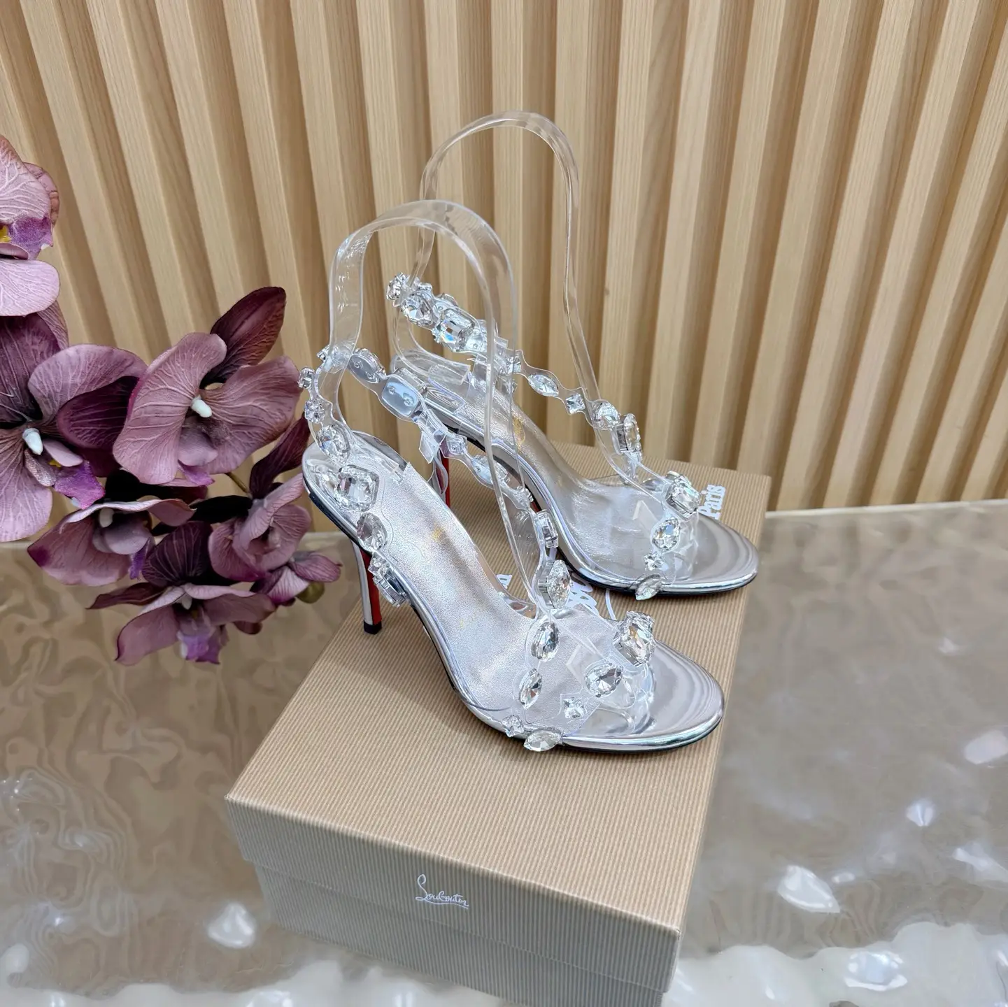 2026 Spring/Summer New Fashion Show Diamond High Heel Sandals
CL red background forever
———