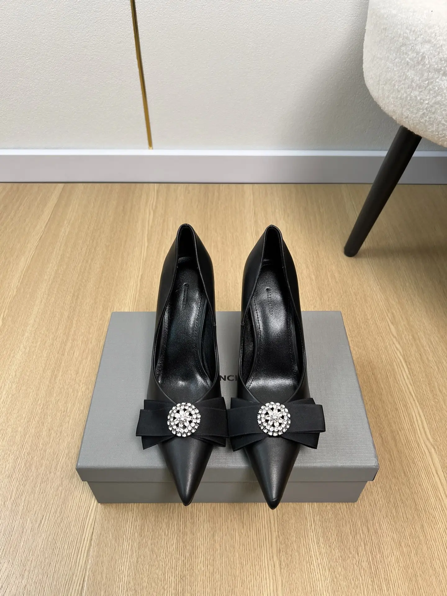BALENCIAGA Balenciaga | 2026 ˢˢ
B Home 2026 Early Spring